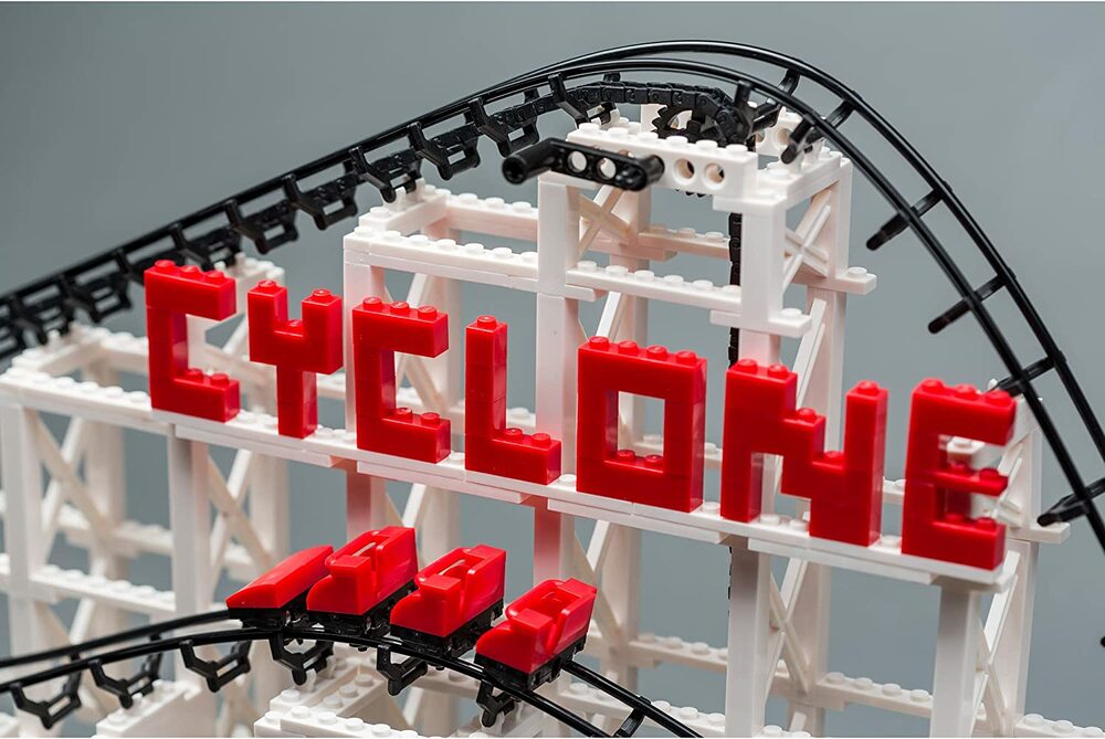 Cyclone lego roller coaster on sale