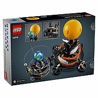Technic: Space - Planet Earth and Moon in Orbit