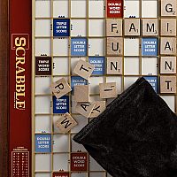 Scrabble Giant Deluxe Edition - Rotating Board