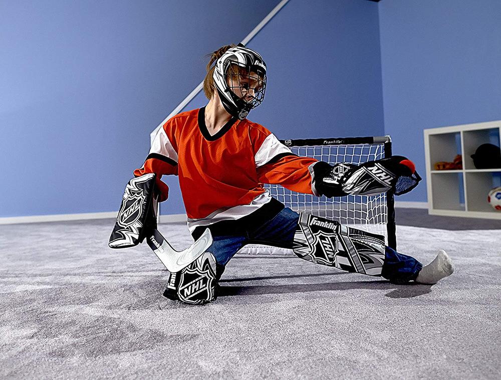 mini hockey player figurines