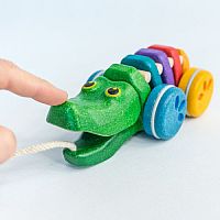 Rainbow Alligator pull-along - Plan Toys