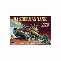 M4 Sherman Tank with 3 crew 1:35